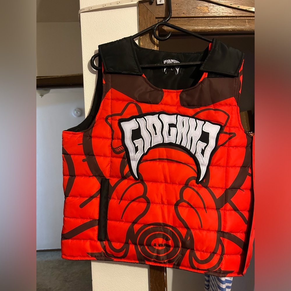 Glo gang chief keep vest